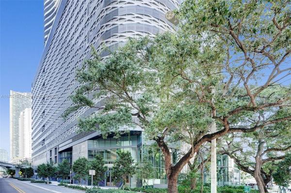 1000 BRICKELL PLZ #PH5106, MIAMI, FL 33131