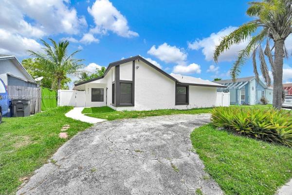 NORTH LAUDERDALE VILLAGE