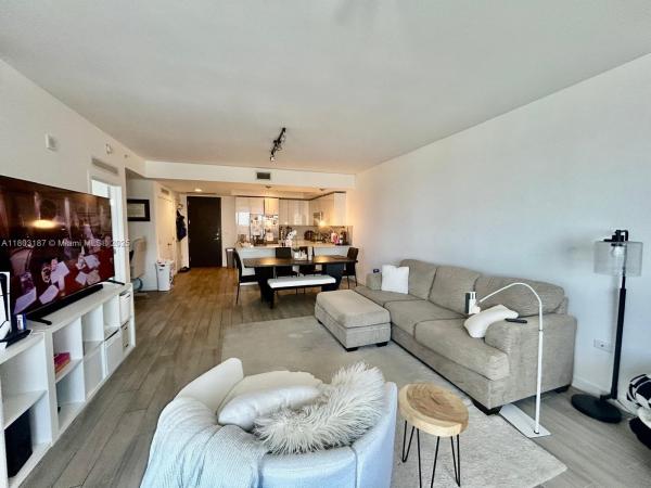 NINE AT MARY BRICKELL