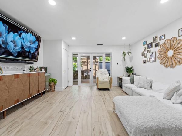 Palm Lakes Townhomes