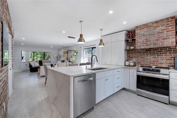 Horizons of Boca Lago