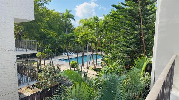 DADELAND GROVE CONDO