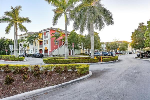 PROMENADE SHORES AT DORAL