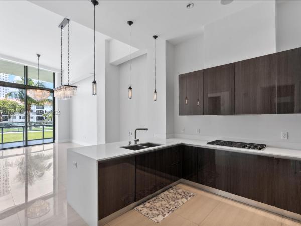 3250 NE 188TH ST #102, AVENTURA, FL 33180