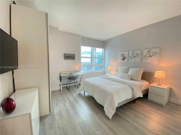 THE PLAZA 901 BRICKELL CO