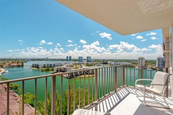 THE CLIPPER AT BISC COVE