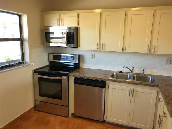 PARK LAKE VILG CONDO PHS