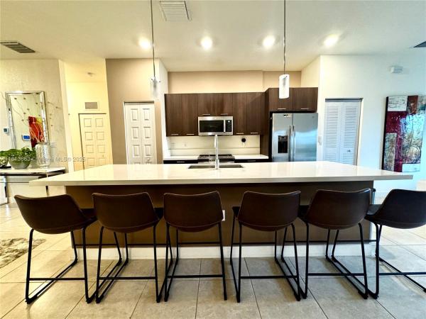 APEX AT PARK CENTRAL COND