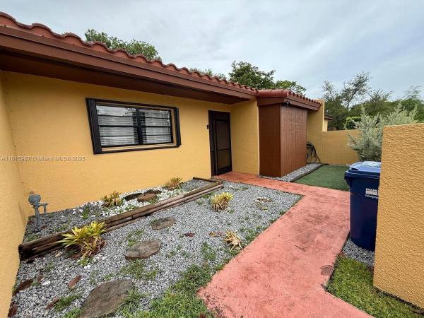 KENDALE LAKES WEST TOWNHO