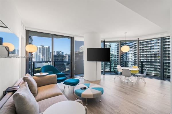 55 SW 9TH ST #1801, MIAMI, FL 33130