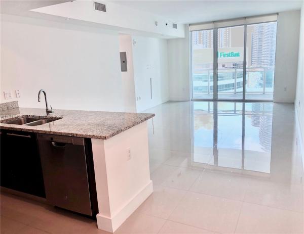 950 BRICKELL BAY DR #1701, MIAMI, FL 33131