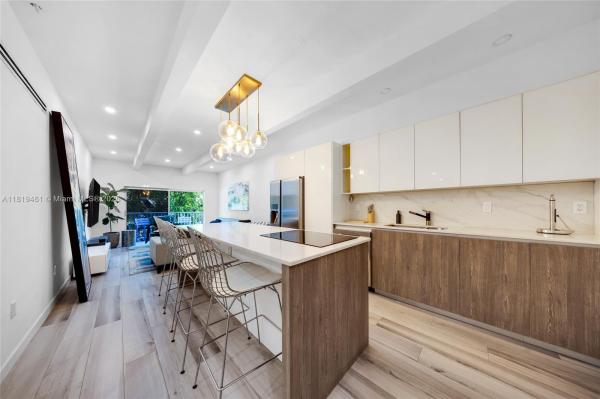 BISCAYNE POINT CONDO