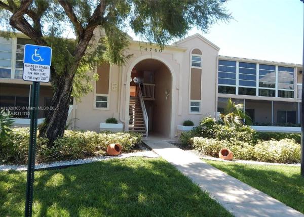 DORAL PK CO CLUB VILLAS C