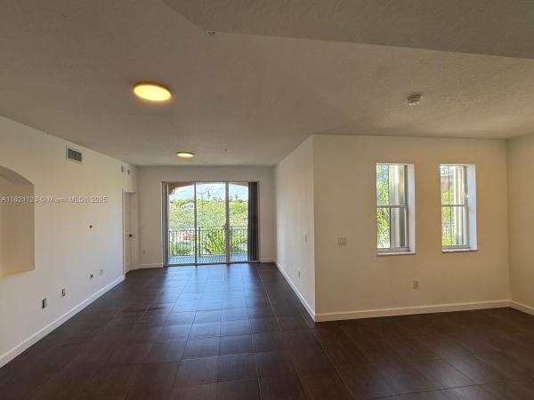 THE COURTS AT DORAL ISLES