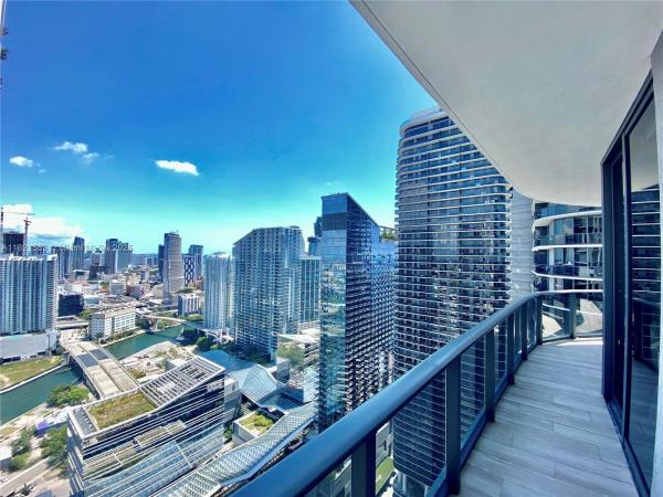 55 SW 9TH ST #4201, MIAMI, FL 33130