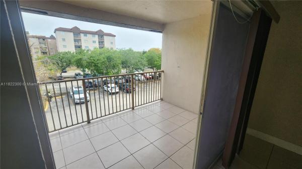 KENDALL LAKE TOWERS CONDO