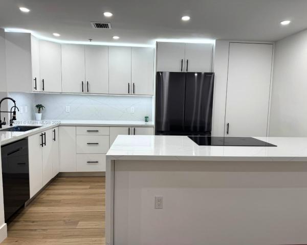 THE COURTS AT DORAL ISLES