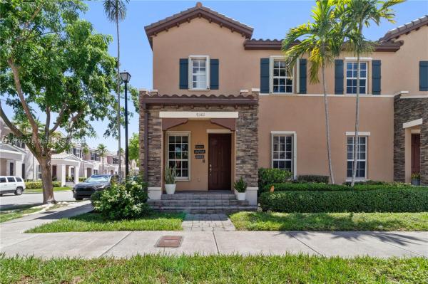 KENDALL COMMONS TOWNHOMES