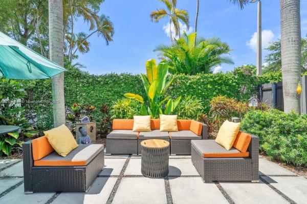 Briar Bay Townhouse Estat