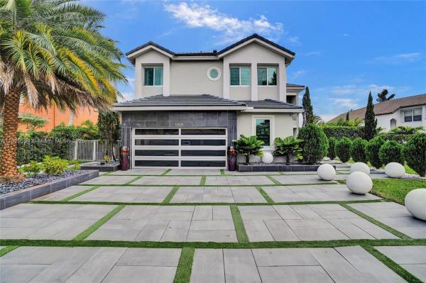 POD 2 AT MONARCH LAKES