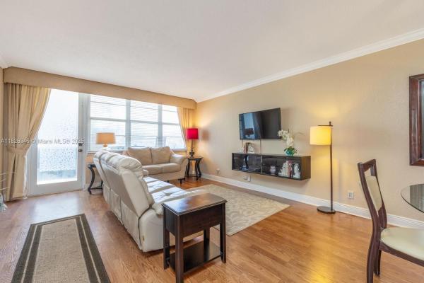 3725 S OCEAN DR #422, HOLLYWOOD, FL 33019