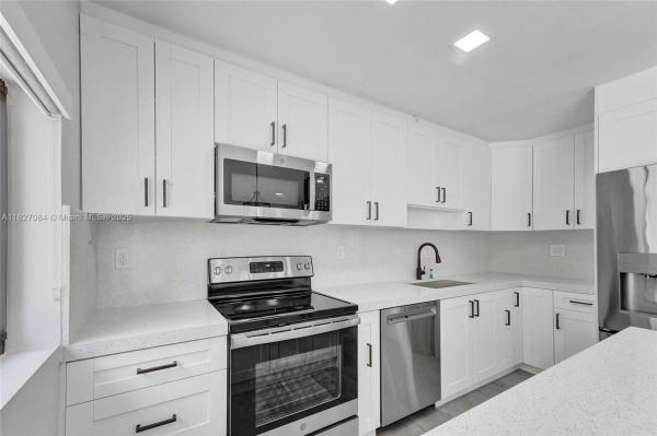 SUNSET PARK LAKE VILLAS S