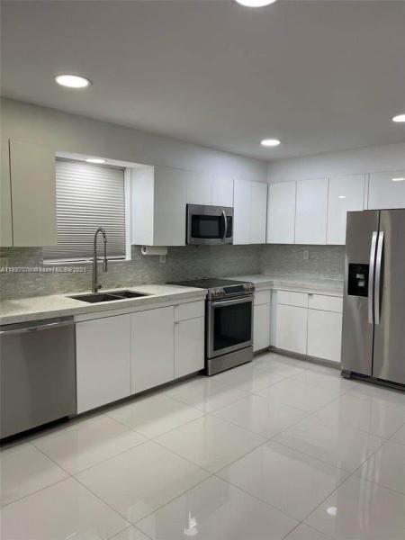 SUMMERTREE VILG CALIF CL