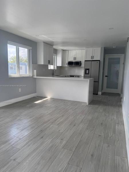 LAKE FOREST PARK CONDO VI