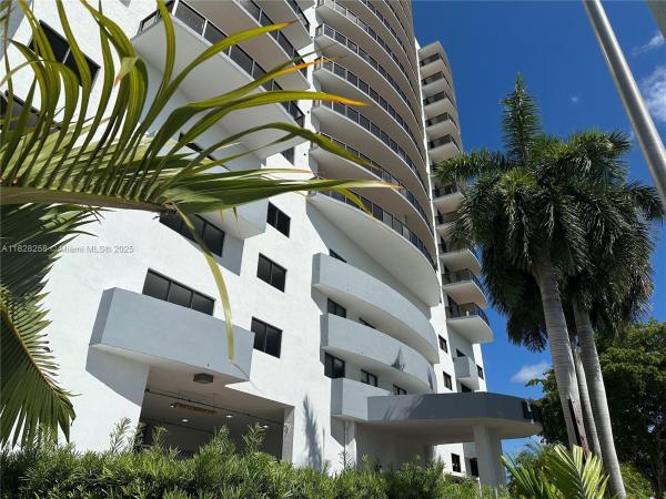 THE LUXOR RESIDENCES COND