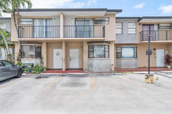 MIDWAY MALL TOWNHOUSES CO