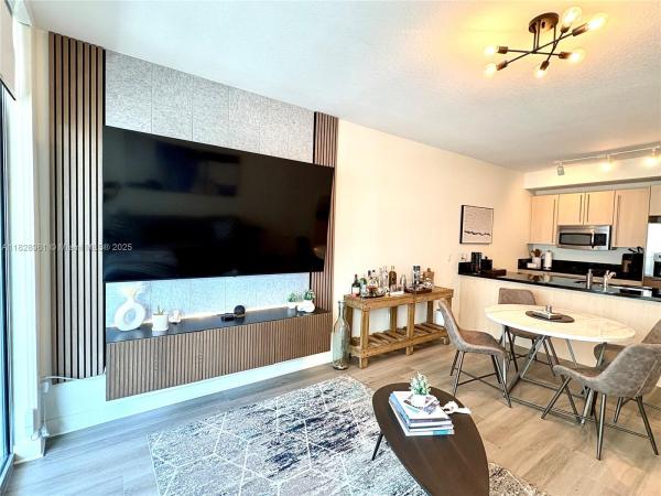 THE AXIS ON BRICKELL II C