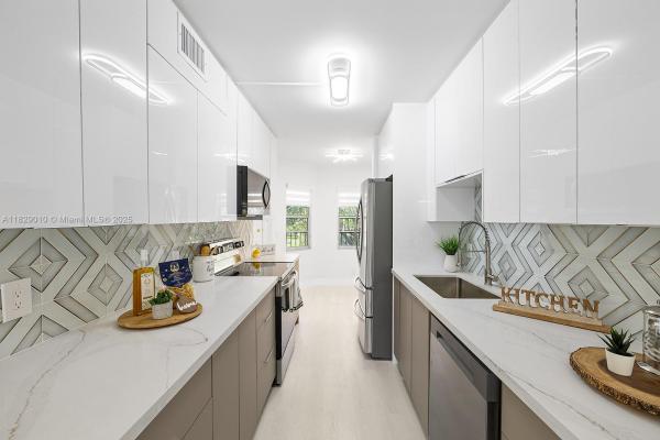 CAMBRIDGE AT CENTURY VILL