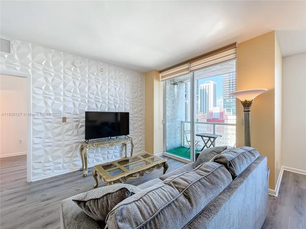 244 BISCAYNE BLVD #1108, MIAMI, FL 33132