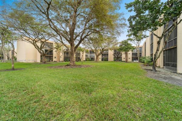 KENDALL ACRES WEST CONDO