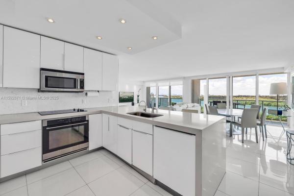 100 BAYVIEW DR #1120-1119, SUNNY ISLES BEACH, FL 33160