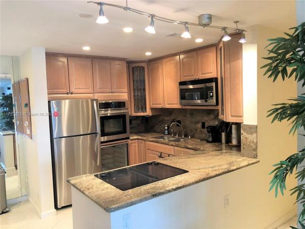 BAY COLONY CLUB CONDO