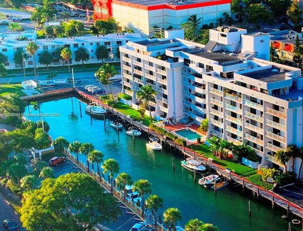 CRICKET CLUBHOUSE CONDO