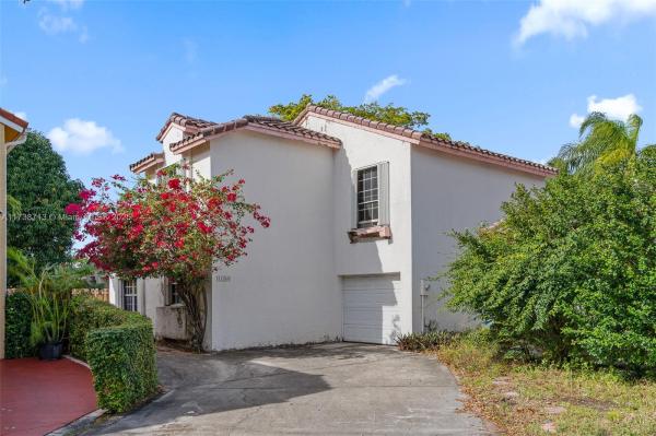 CHANTARELLE AT THE HAMMOC