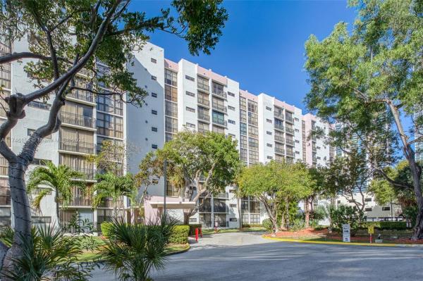 17011 N BAY RD #1019, SUNNY ISLES BEACH, FL 33160