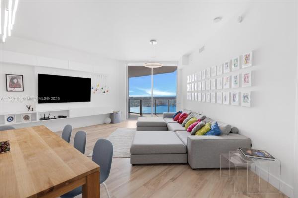 17111 BISCAYNE BLVD #LPH8, NORTH MIAMI BEACH, FL 33160