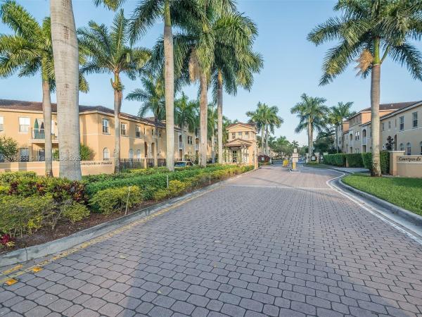 Courtyards at Nautica