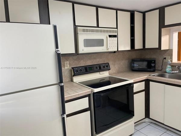 LAGUNA CLUB EAST CONDO