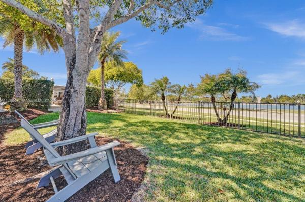 HOLLYWOOD LAKES SECTION