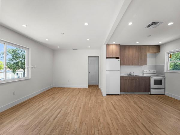 12TH ST MANORS SEC 3