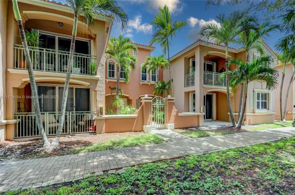 THE COURTS AT DORAL ISLES