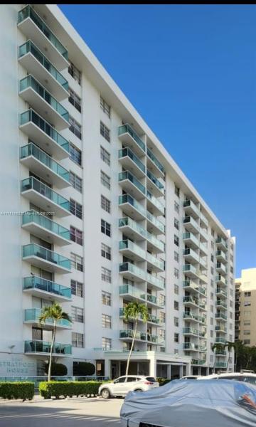 STRATFORD HOUSE CONDO