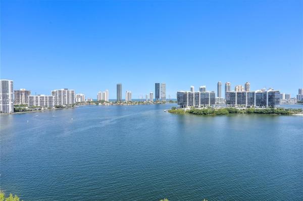 3300 NE 188TH ST #UPH15 + ROOF TOP, AVENTURA, FL 33180