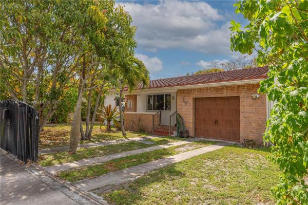 BISCAYNE VILLAGE HEIGHTS