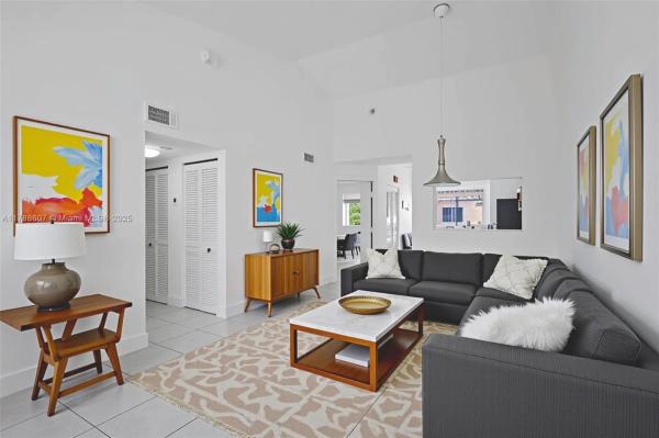 LAGO LINDO TOWNVILLAS CON