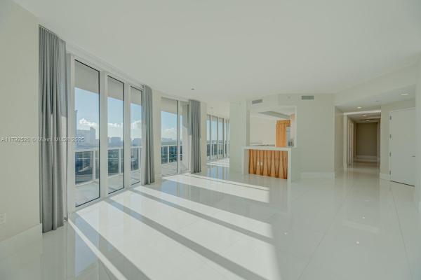 BELLINI AT WILLIAMS ISLAN